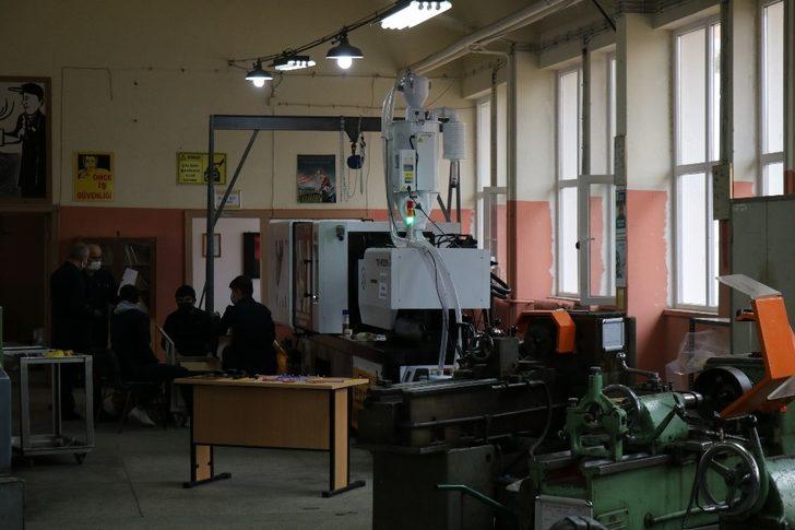 Kırşehir MTAL’nde gece-gündüz plastik şablon ve plastik şerit üretimi yapılıyor G2