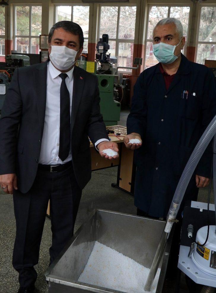 Kırşehir MTAL’nde gece-gündüz plastik şablon ve plastik şerit üretimi yapılıyor G4