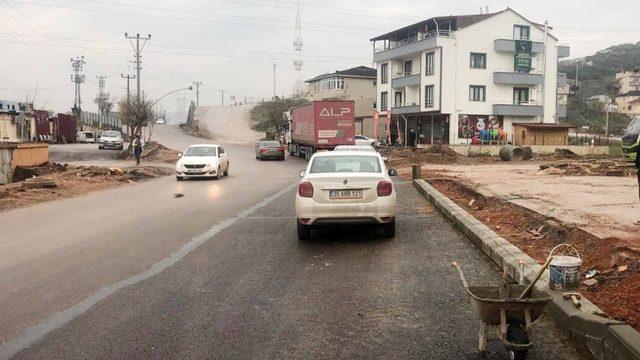 Çarşıbaşı Caddesi’nde yol çalışmaları sürüyor