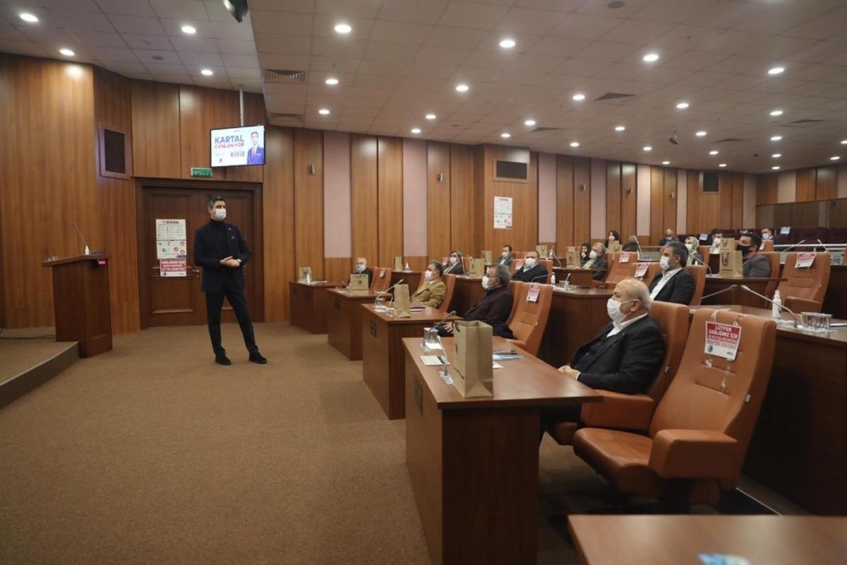 Başkan G&ouml;khan Y&uuml;ksel dernek y&ouml;neticileri ile bir araya geldi, 500 g&uuml;nl&uuml;k yolculuğunu paylaştı