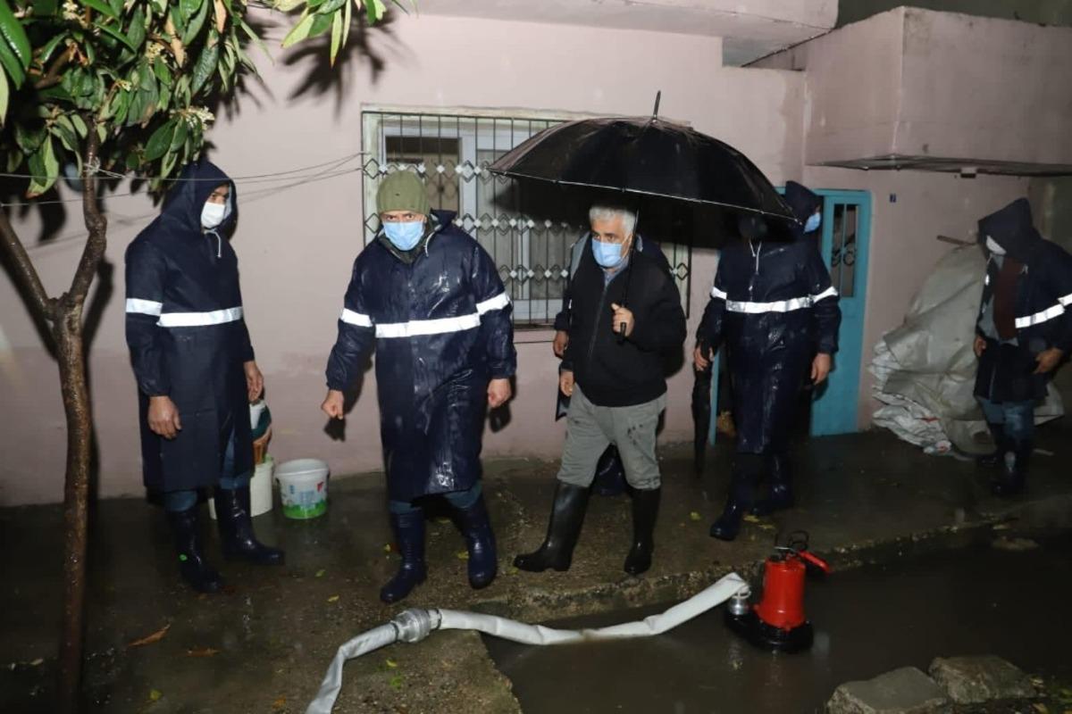 Akdeniz Belediyesinden su baskınlarından etkilenenlere destek