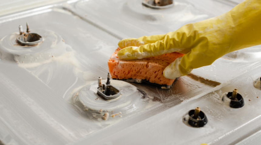 Ocak temizliğinin p&uuml;f noktası! Tek yapmanız gereken sabunu rendelemek ve...