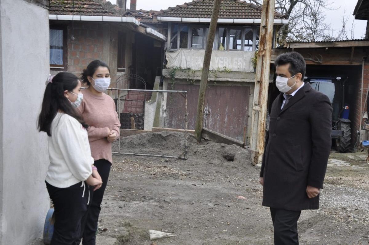 Milli Eğitim M&uuml;d&uuml;r&uuml;nden k&ouml;ylerdeki &ouml;ğrencilere ziyaret