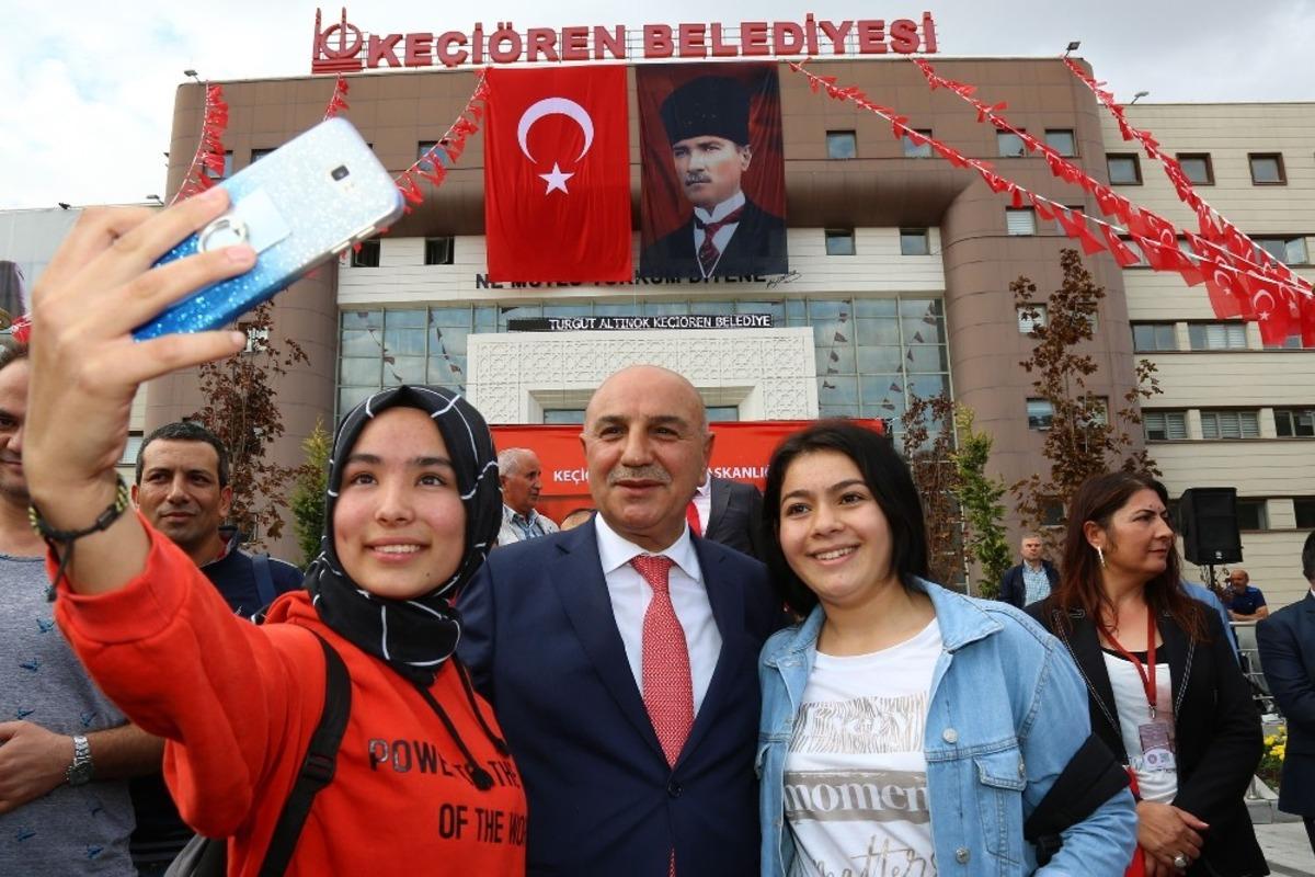 Ke&ccedil;i&ouml;ren Belediyesinden bin &ouml;ğrenciye &ccedil;evrim i&ccedil;i eğitim