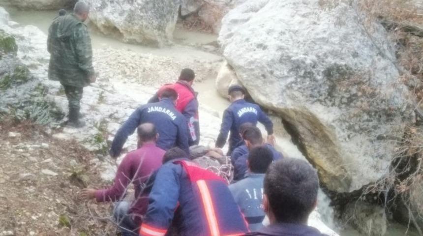 Mantar toplarken d&uuml;şerek yaralanan şahıs ortak operasyonla kurtarıldı