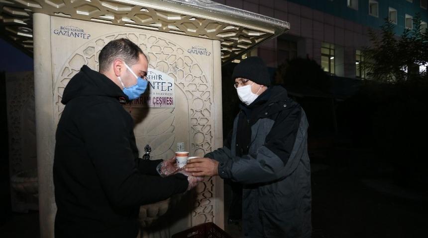 Büyükşehir, çorba ikram çeşmeleriyle vatandaşın içini ısıtıyor