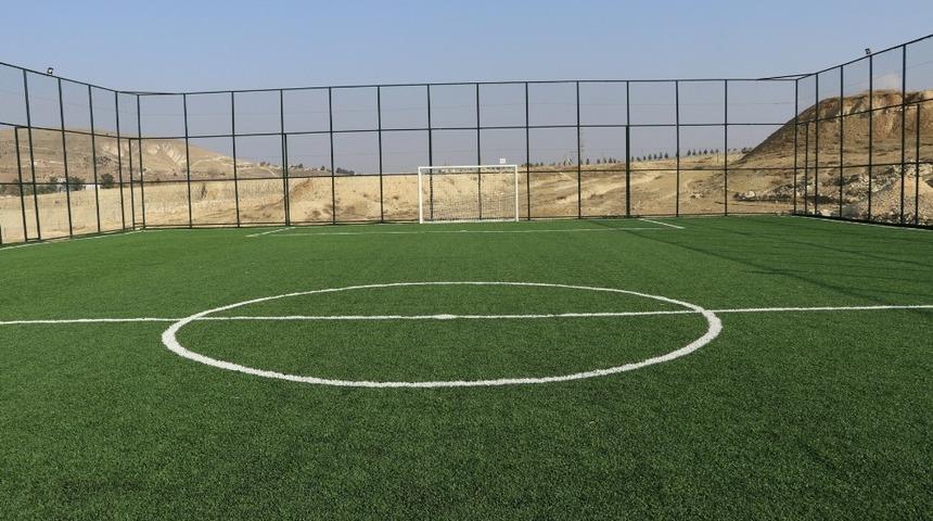 Karaköprü kırsalı sentetik çim sahaya kavuştu