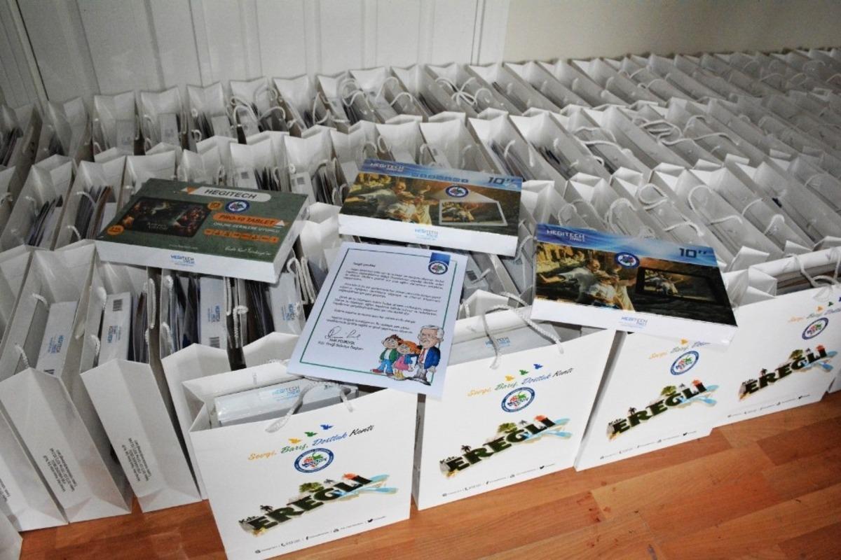 Belediye ihtiya&ccedil; sahibi 100 &ouml;ğrenciye tablet dağıttı