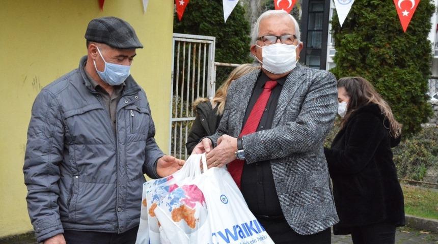 Kdz. Ereğli Belediyesi&rsquo;nden bin &ccedil;ocuğa giysi yardımı