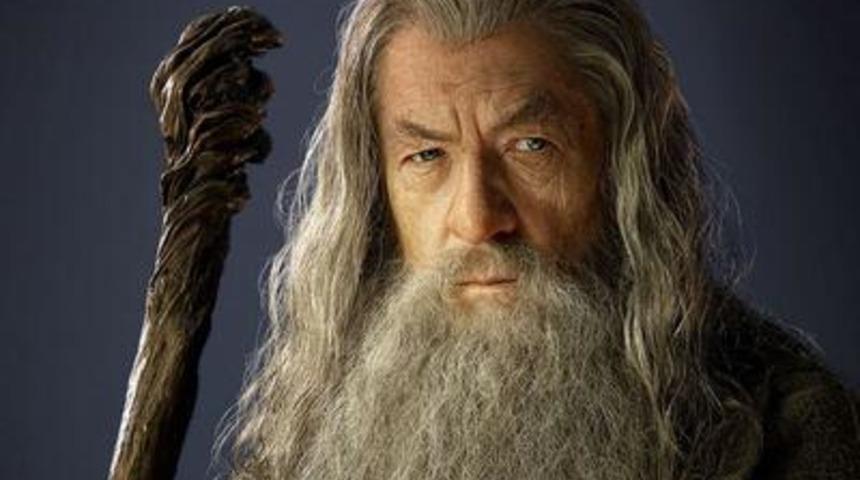 Yüzüklerin Efendisi’nin Gandalf’ı Sir Ian McKellen koronavirüs aşısı oldu!
