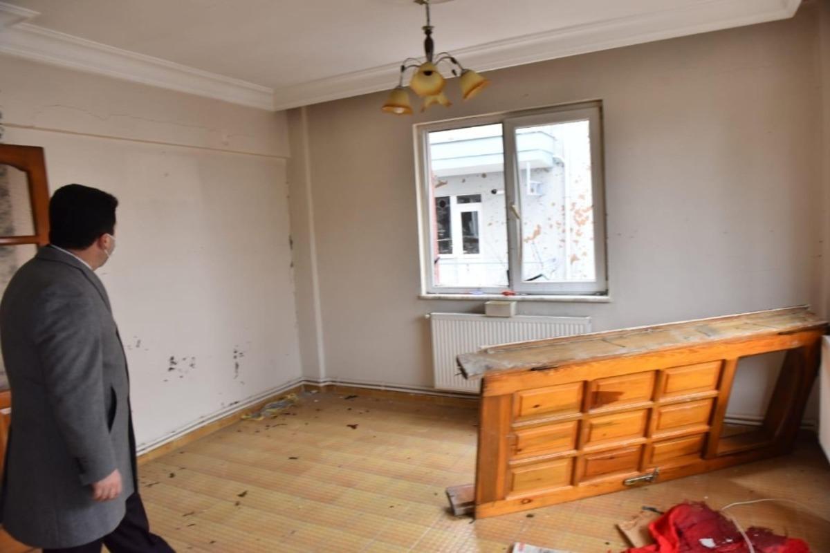 Altıeyl&uuml;l Belediye Başkanı patlama olan binayı inceledi