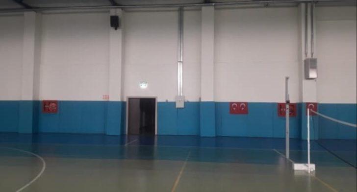 BAÜN’den Yasemin Adar’a jest G2