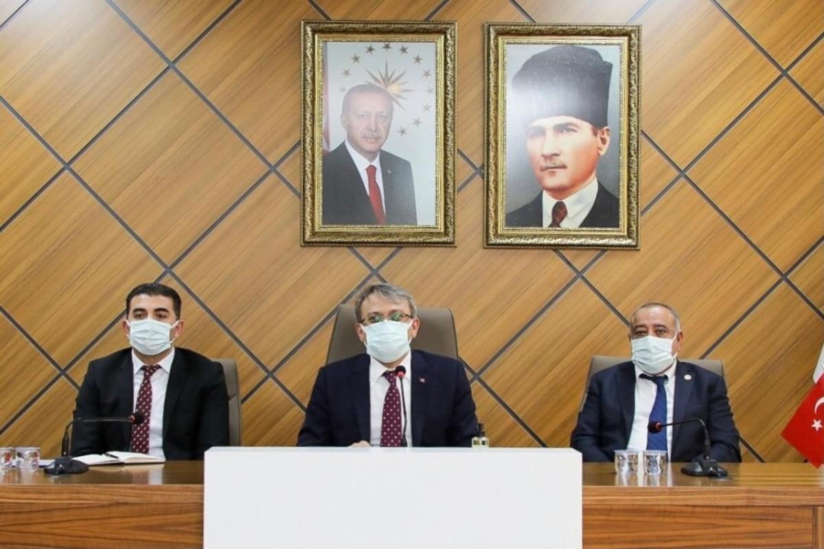 Bing&ouml;l Valisi, muhtarlarla bir araya geldi