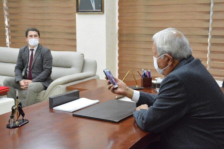 Sempozyum düzenleyen ekibe teşekkür plaketi verildi G3