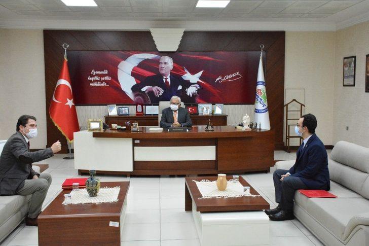 Sempozyum düzenleyen ekibe teşekkür plaketi verildi G5