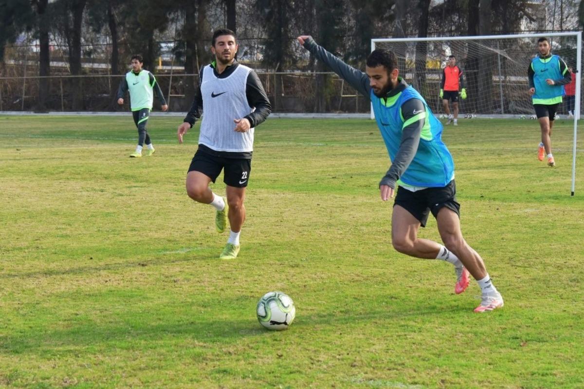 Aliağaspor, antrenmanlara ara vermiyor