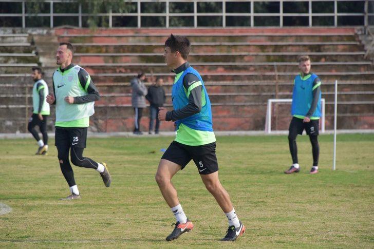 Aliağaspor, antrenmanlara ara vermiyor G3