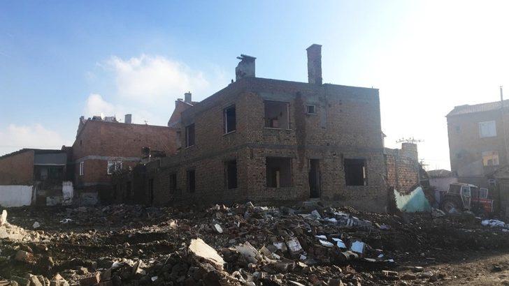 Çorum’da Belediye, Devanede kamulaştırdığı binaları yıkıyor G2