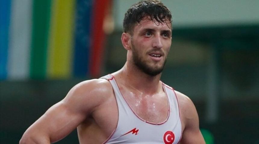 Milli güreşçi Haydar Yavuz, Dünya Kupası'nda gümüş madalya kazandı