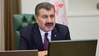 Sağlık Bakanı Koca'dan 'virüs genç yaşlı ayırmıyor' uyarısı