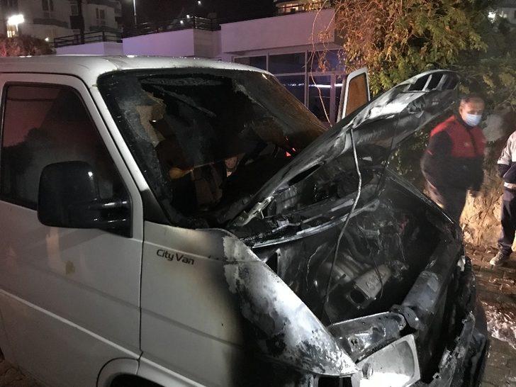 Bir gün önce tamir ettirdiği kamyoneti yandı G2