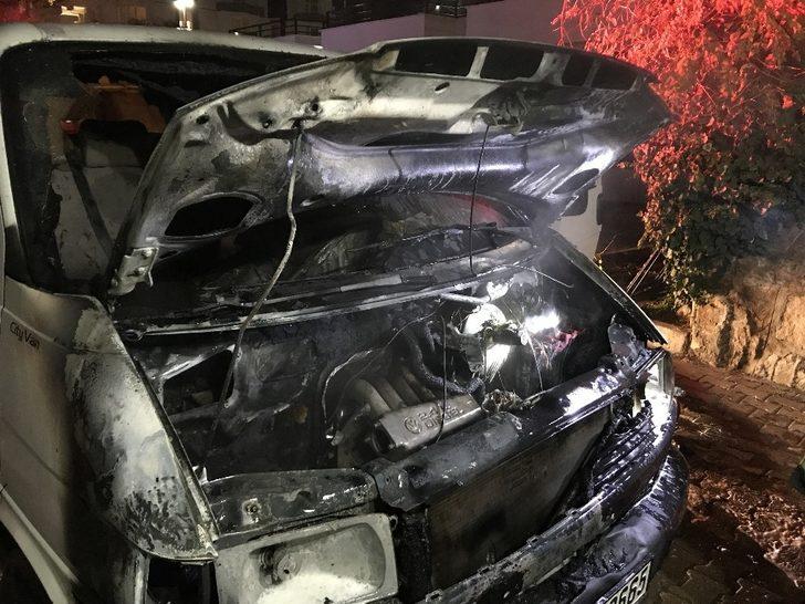 Bir gün önce tamir ettirdiği kamyoneti yandı G4