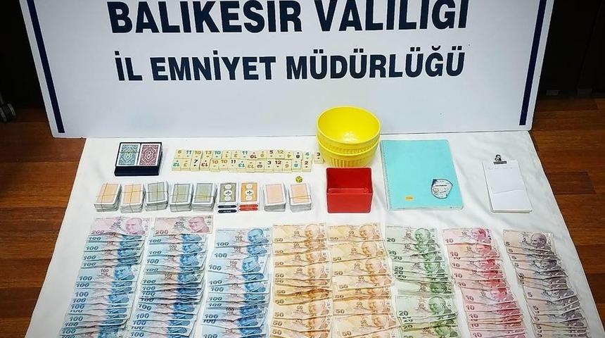 Balıkesir’de derneğe kumar operasyonu: 21 kişiye toplam 51 bin lira ceza uygulandı