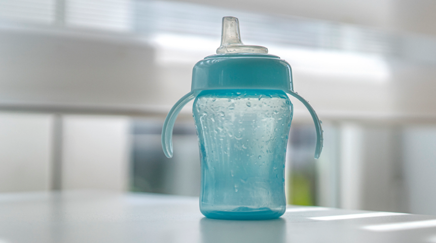 Aman dikkat enfeksiyonlara bile yol açabilir! Bebeğe su bakın ne zaman verilmeli