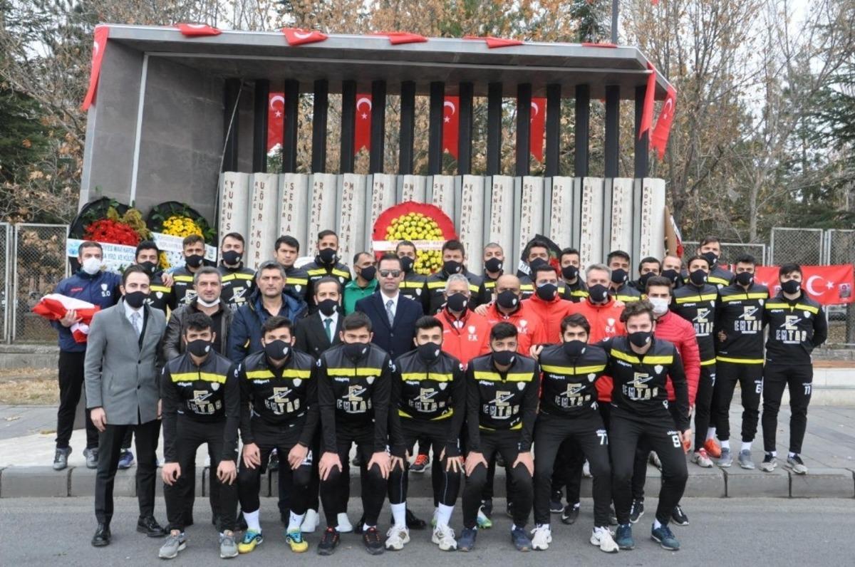 MR Grup FK&rsquo;den Şehitlere saygı duruşu