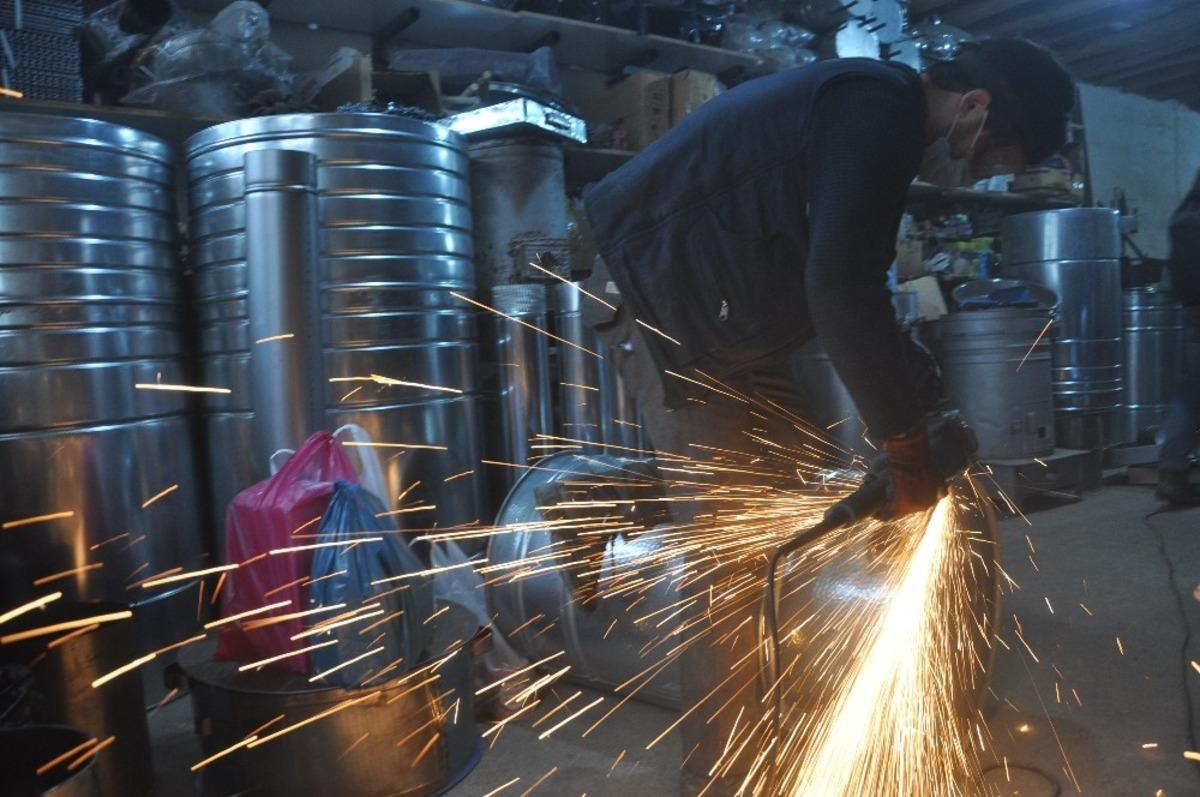 Y&uuml;ksekovalı sobacılar zamana direniyor