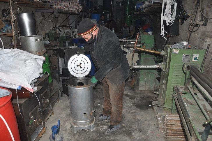 Yüksekovalı sobacılar zamana direniyor G5