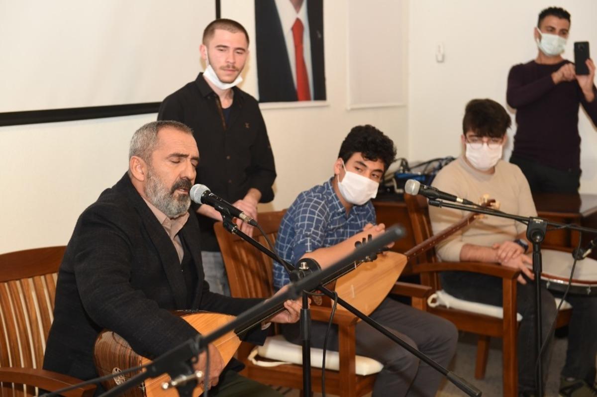 Başkent&rsquo;te Yavuz Bing&ouml;l eşliğinde t&uuml;rk&uuml; sesleri y&uuml;kseldi