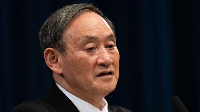 Koronavirüs kısıtlamalarını ihlâl eden Japonya Başbakanı Sufga halktan özür diledi: Davranışlarımı acilen gözden geçirmem gerek
