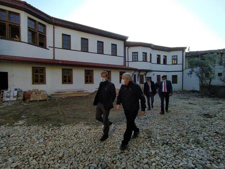 Başkan Şahin, hal kompleksi çevre düzenleme ve yapımı devam eden yatırımları inceledi G3