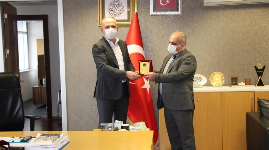 Altınokta Körler Derneği’nden Türk Telekom Bölge Müdürü Mazlum’a plaket