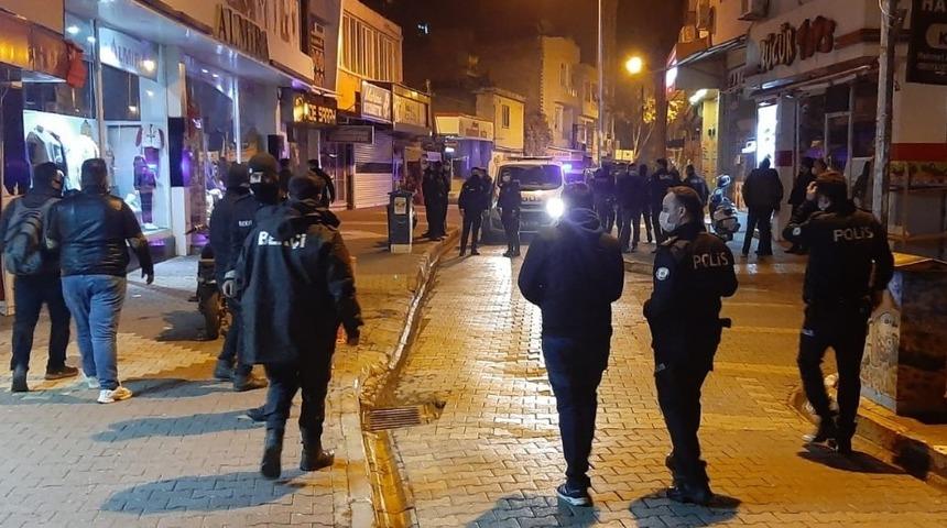 Sokak ortasında bı&ccedil;aklandı