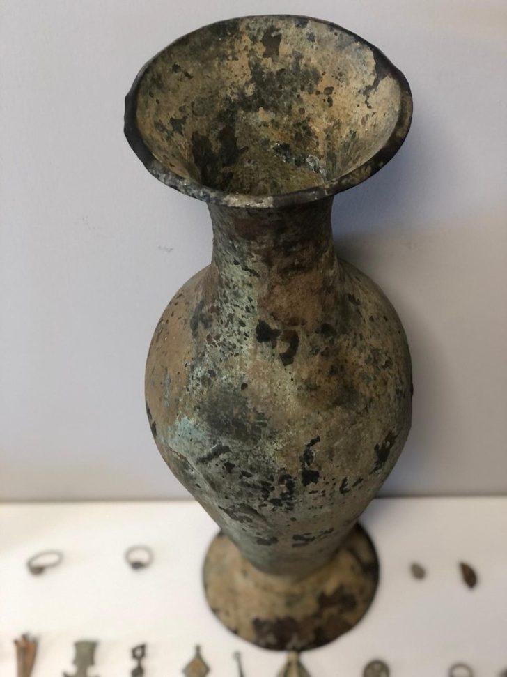 Paha biçilemez eserler süpürge kutusundan çıktı G4