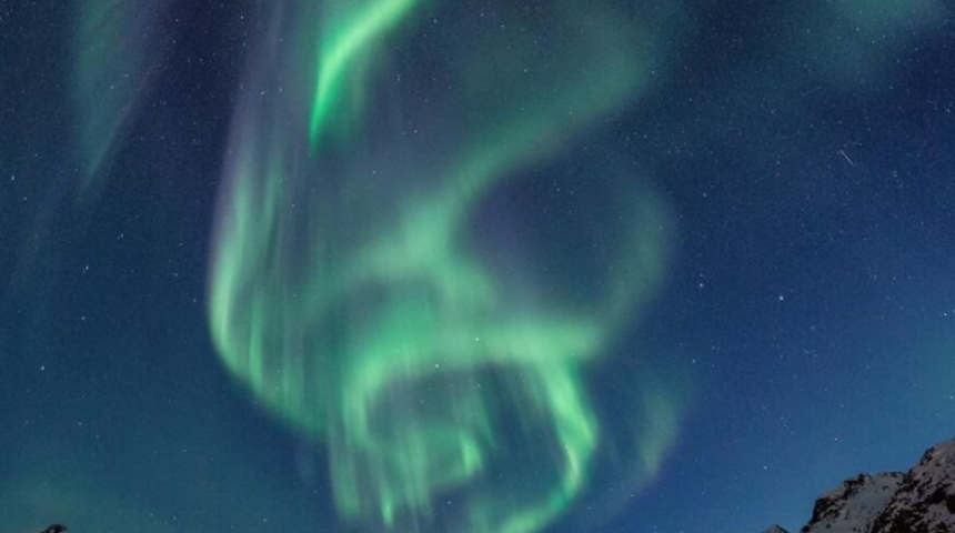 Gökyüzünün bambaşka bir görüntüye büründüğü ana gidiyoruz! Görenleri kendine hayran bırakan Kuzey Işıkları’nın en güzel fotoğrafları!