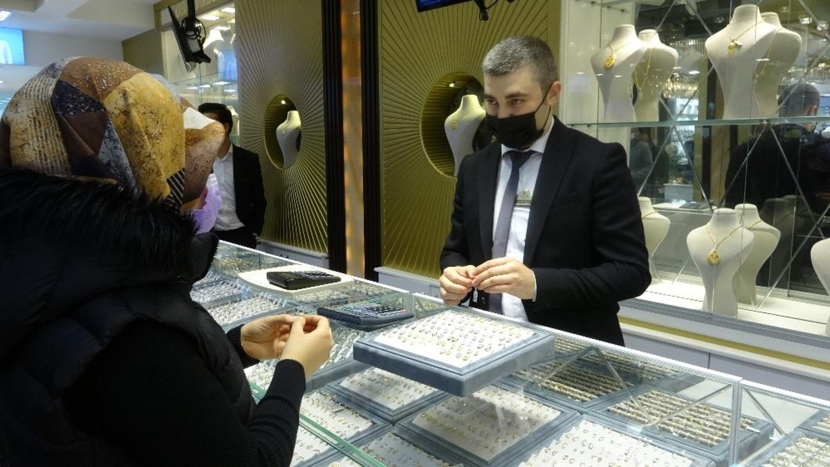 T&uuml;rkiye&rsquo;nin en b&uuml;y&uuml;k kuyumcusu a&ccedil;ıldı