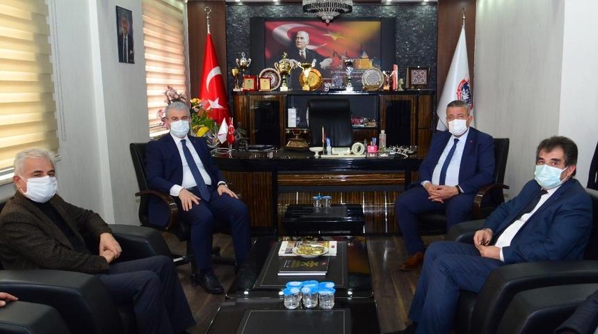 Vali Akın, "Esnaf, korona vir&uuml;s tedbirlerine uyuyor"