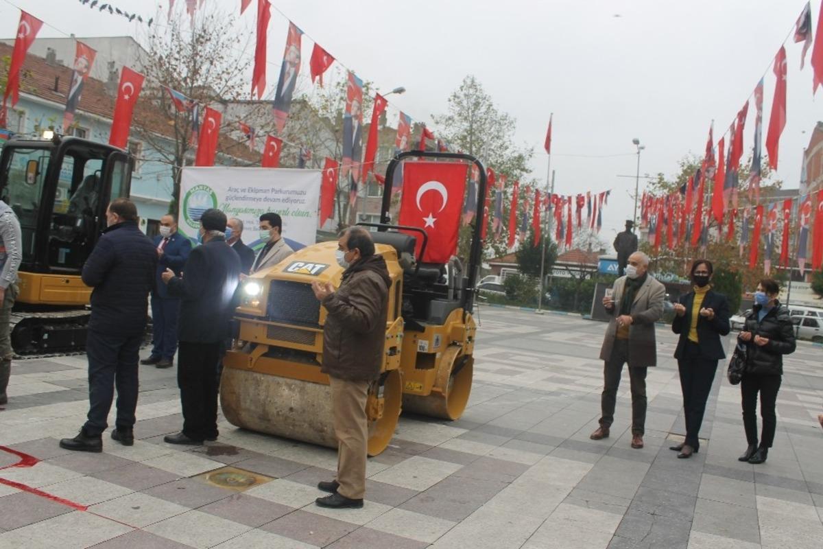 Manyas&rsquo;ta 2 iş makinası t&ouml;renle hizmete girdi