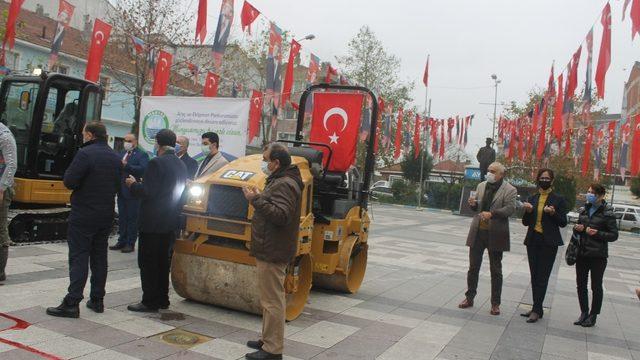 Manyas’ta 2 iş makinası törenle hizmete girdi