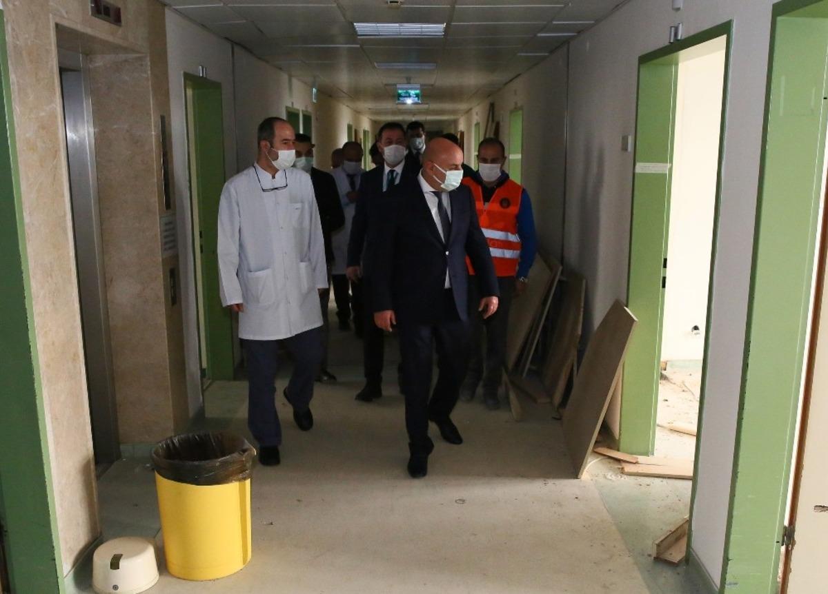 Başkan Altınok Gaziler katındaki &ccedil;alışmayı denetledi