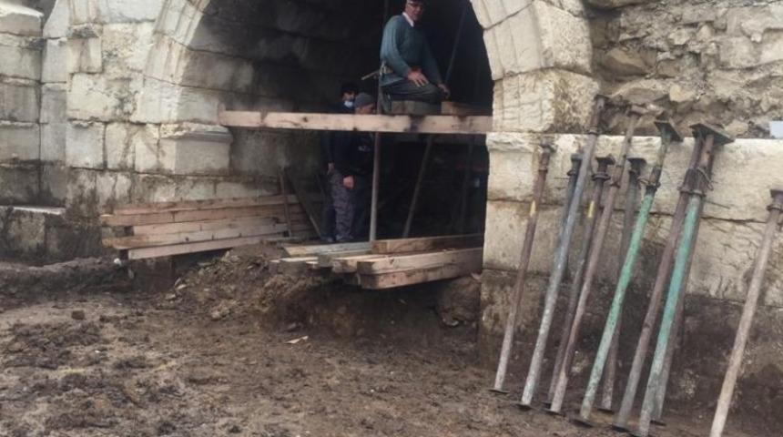 &Ouml;zl&uuml;, destek veren iş adamına teşekk&uuml;r etti