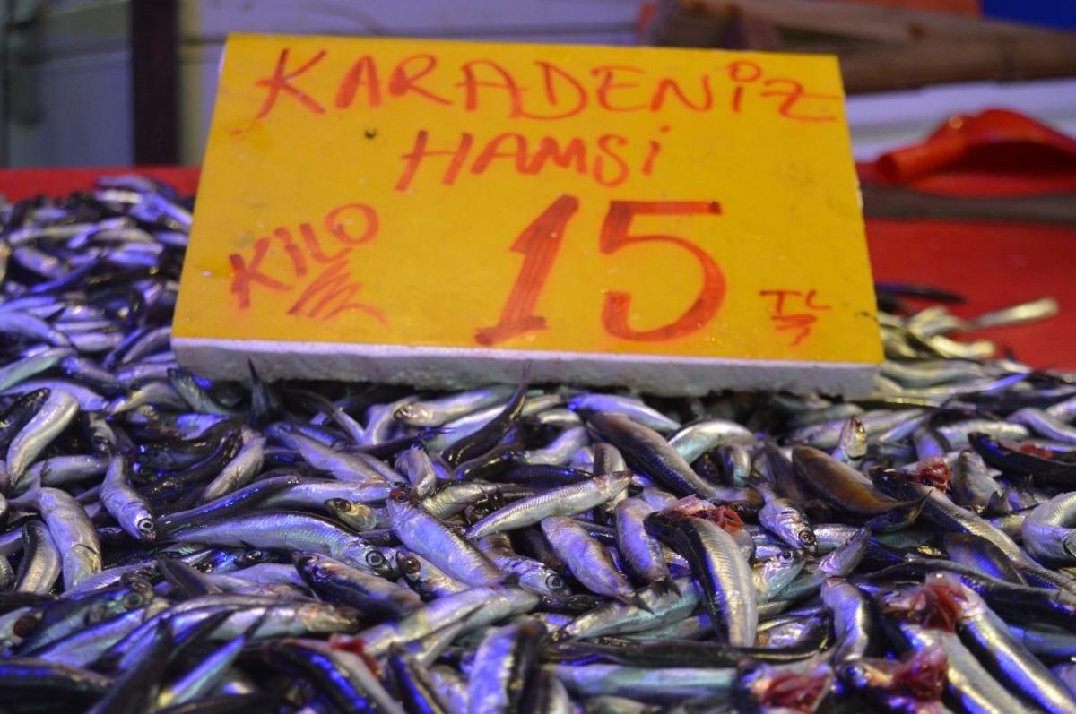 Eskişehir&rsquo;de hamsi 15 liraya d&uuml;şt&uuml;