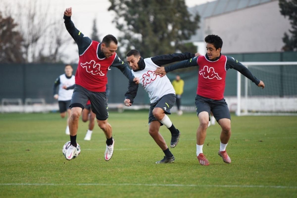 Denizlispor 3 puan i&ccedil;in &ccedil;alışmalara devam ediyor