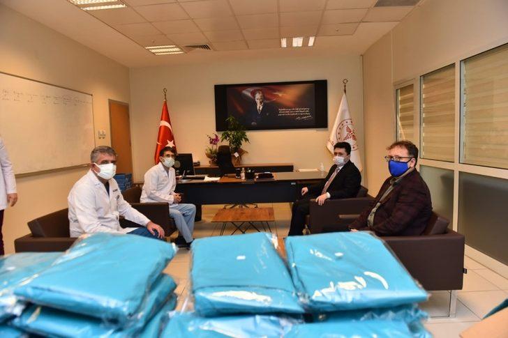 Altıeylül Belediyesi’den sağlık çalışanlarına koruyucu tulum desteği G3