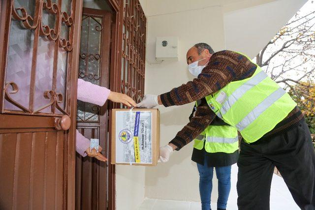 Erdemli Belediyesi, pandemi sürecinde 3 bin aileye yardım etti