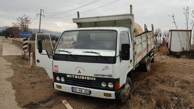 Kamyonet ile otomobil çarpıştı: 2 yaralı