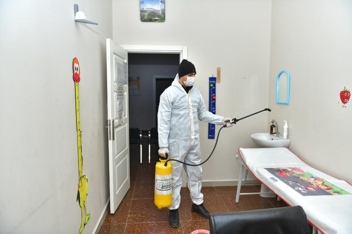 Esenyurt&rsquo;ta koronavir&uuml;s ile topyek&uuml;n m&uuml;cadele